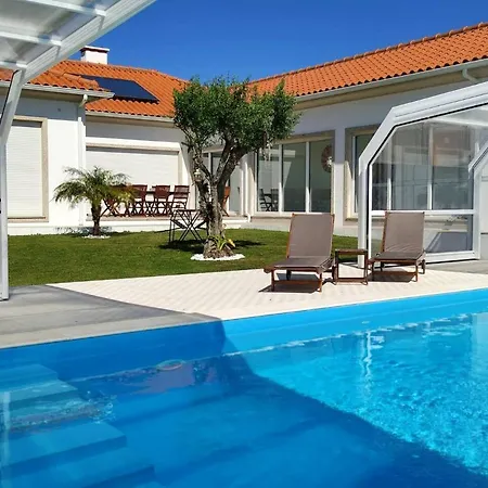 4 Bedrooms With Private Pool Sauna And Enclosed Garden At 1 Km Away From The Beach *