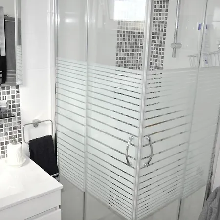 4 Bedrooms With Private Pool Sauna And Enclosed Garden At 1 Km Away From The Beach *